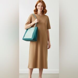 Dual texture Bloomingdale’s tote bag.